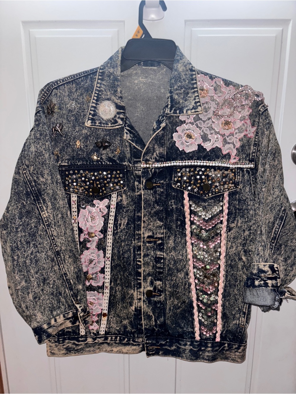 Embellished Acid-Wash Denim Jacket with Pink Floral Appliqué ptp:25-26 length:25
